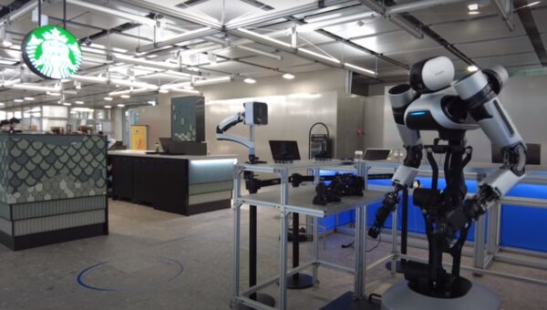 Inauguran una cafetería atendida por 100 robots