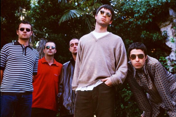 Oasis lanza una versión inédita de “Up in the sky”